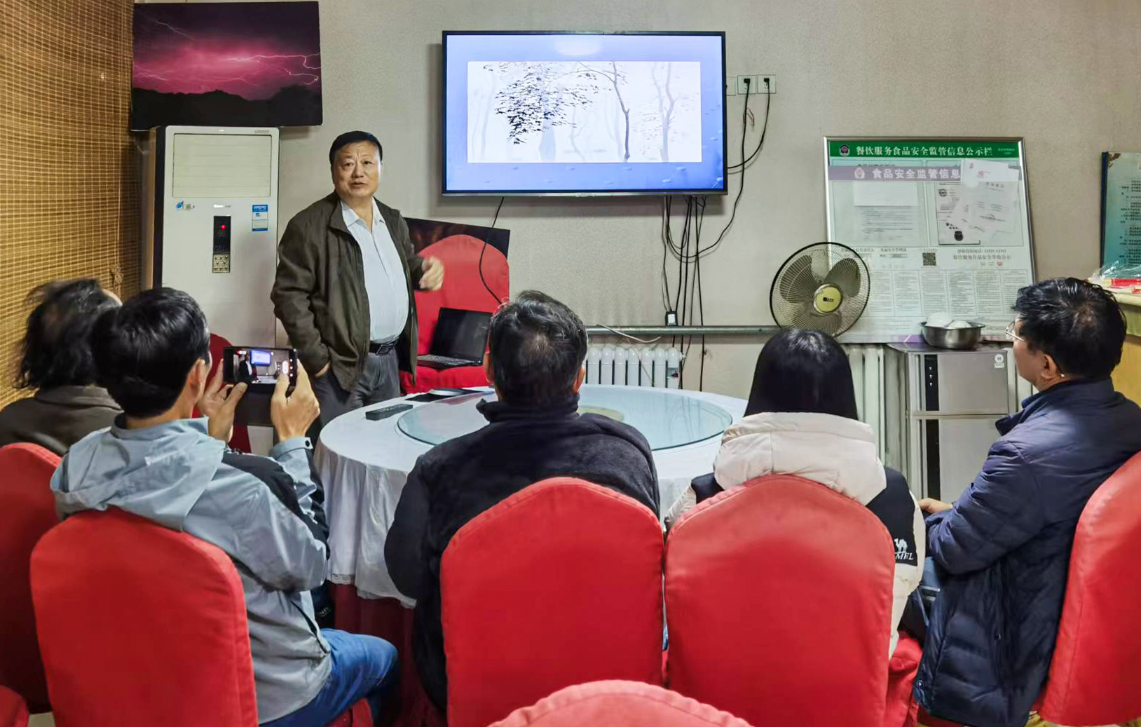 傅保国主席讲授摄影美学