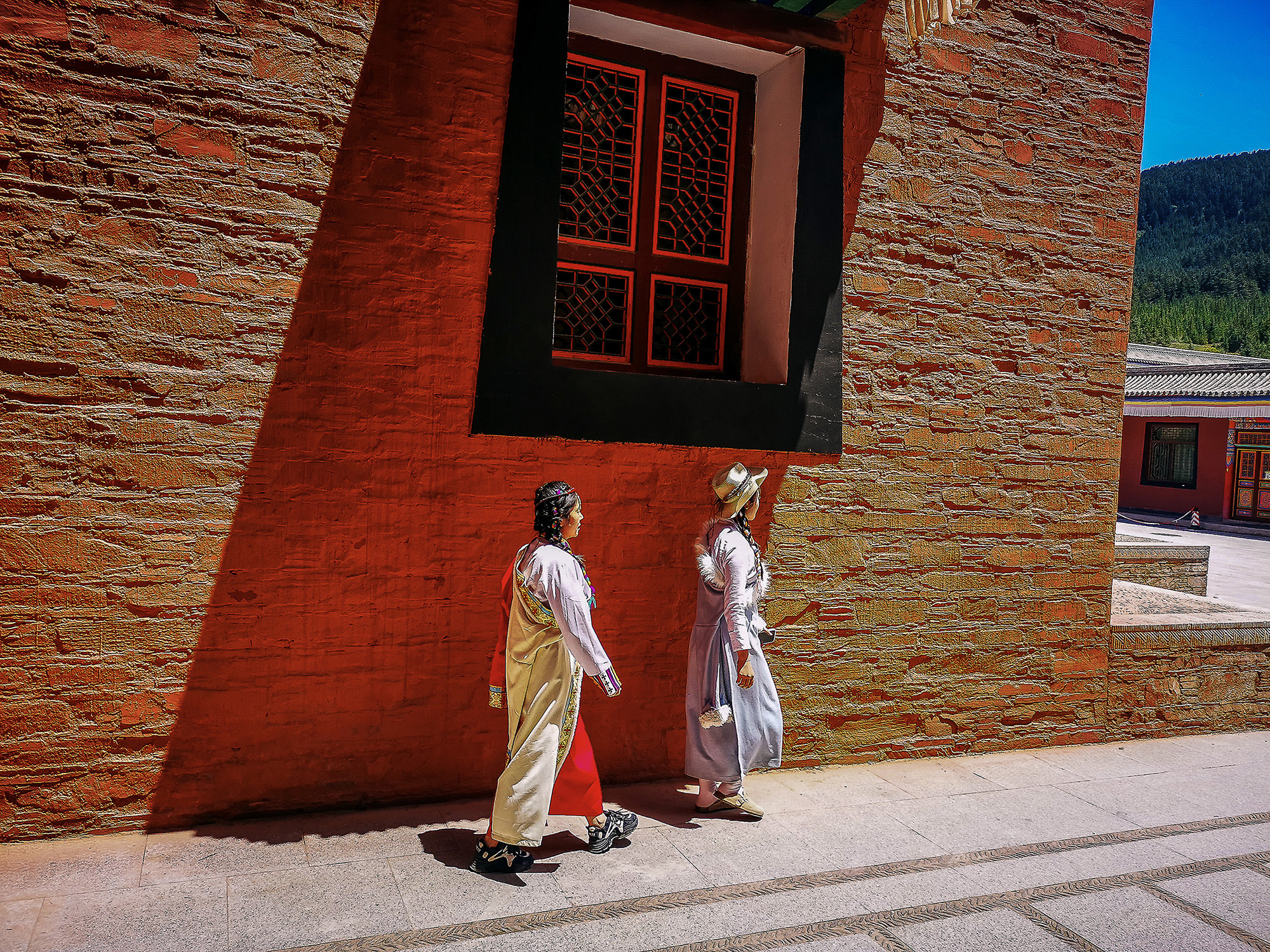 IMG_20240730_131809 1  《拉扑楞寺光影 》作者  王振庆    电话  13806375516.jpg