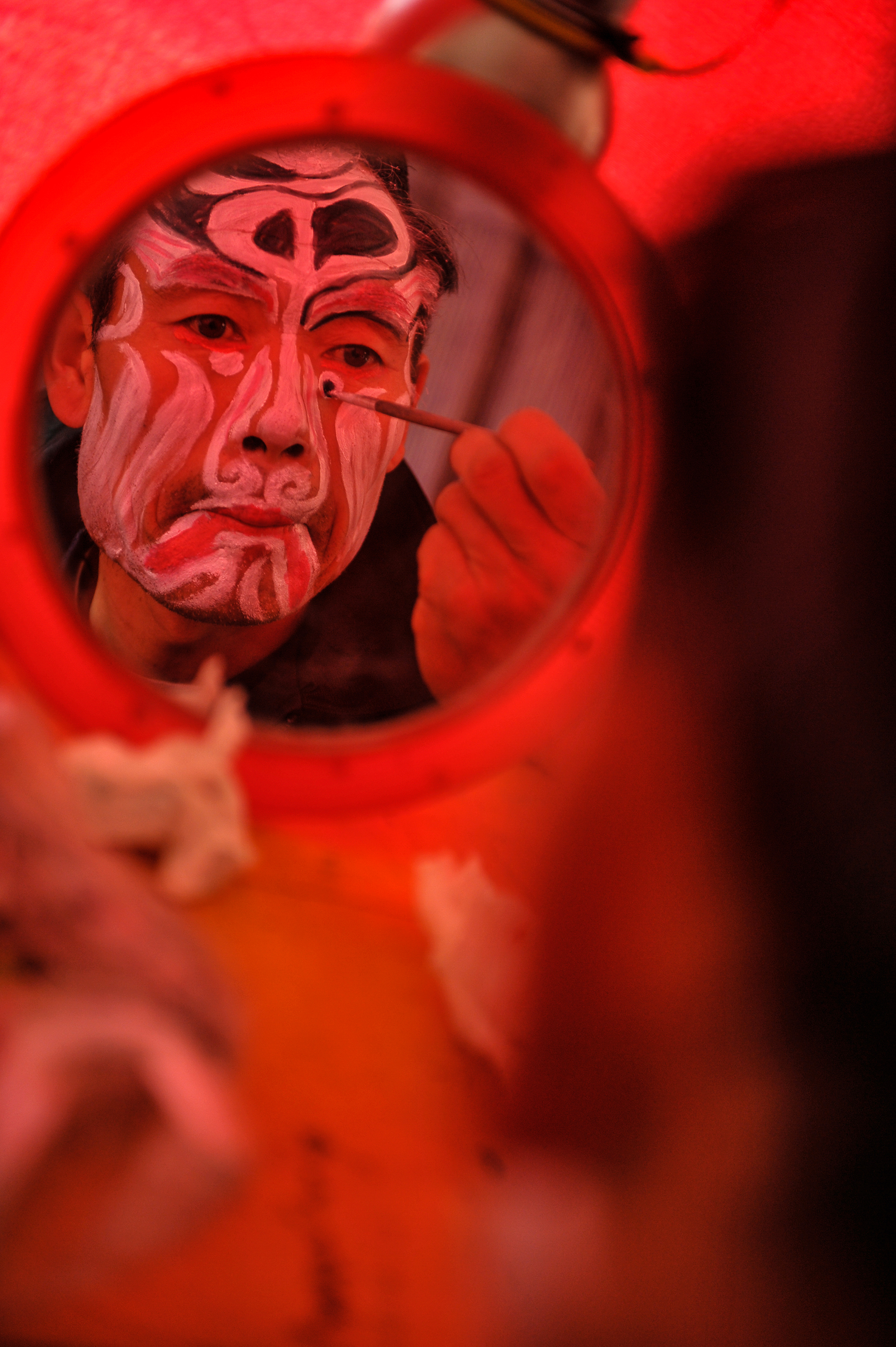 《上场前》组照2  点妆 刘济清 19668920283.jpg