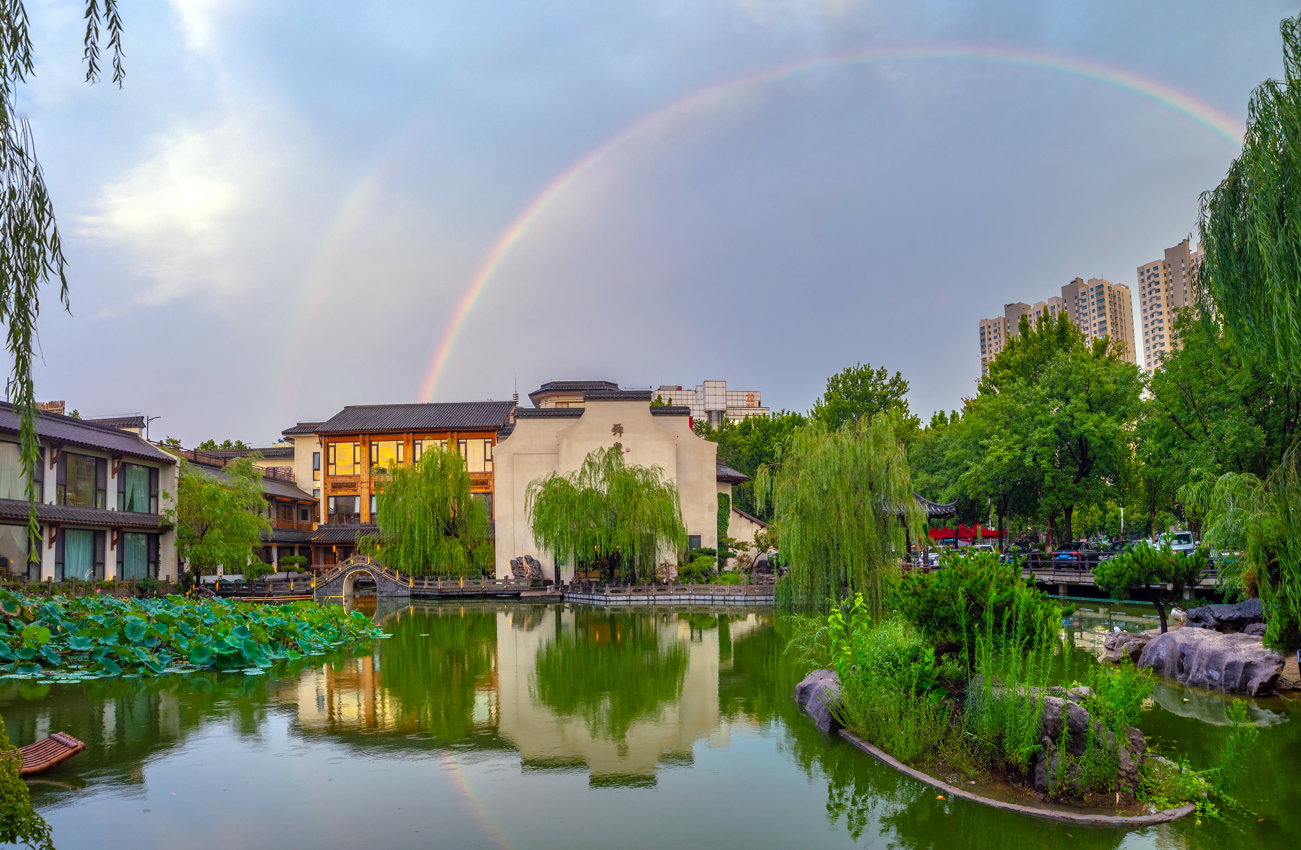 《彩虹桥从舜庐小桥架起》 刘勇.jpg