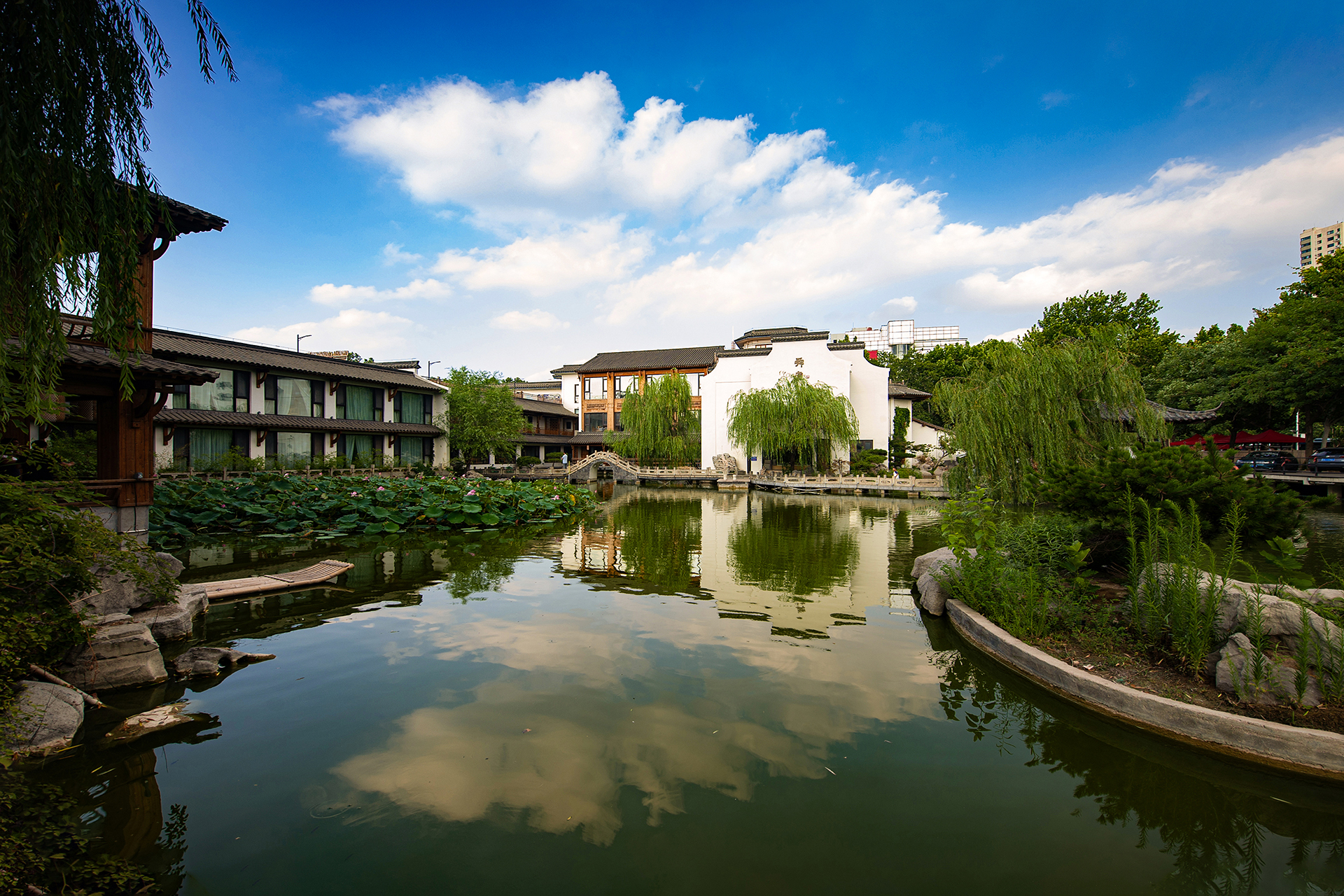 《水上人家-夏日祥云》 黄柳瑜.jpg