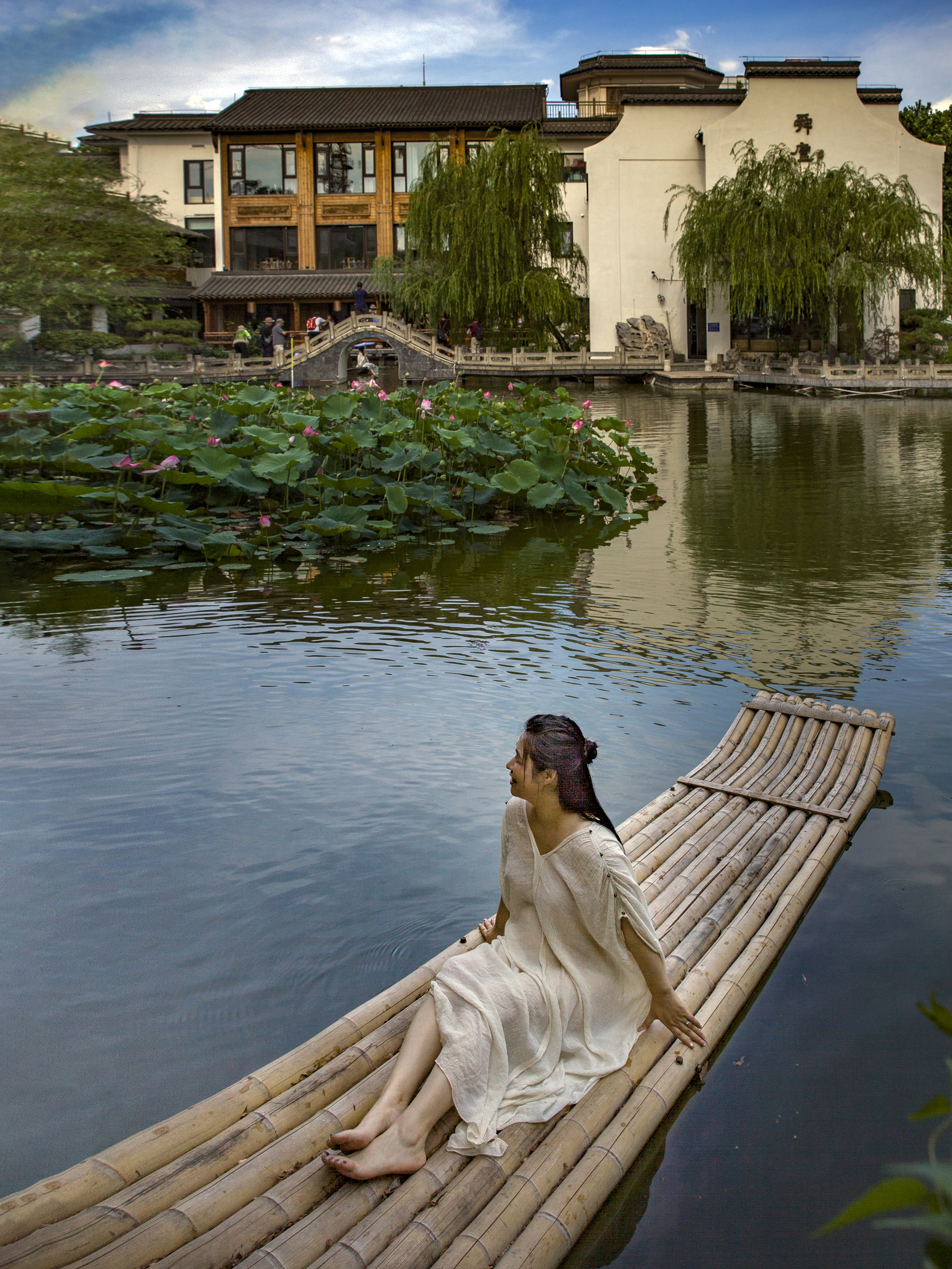 《水上舜庐 - 神往之地》 衣建东.jpg