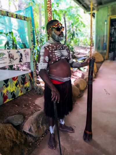 大地脉络的行走者。