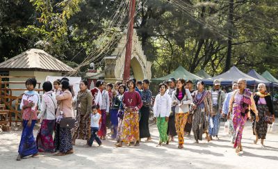 缅甸人画在脸上的涂鸦板（1）