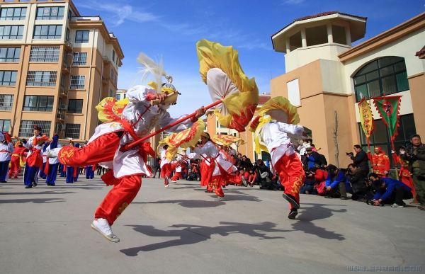 豉子秧歌进社区