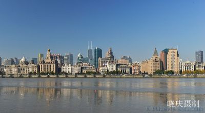上海黄浦江畔