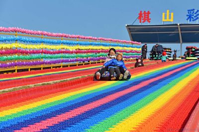 七彩滑道、多彩人生。