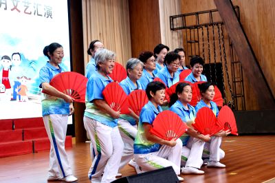 滕州市樱花苑社区重阳节演出《太极功夫扇》-5
