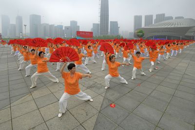 辽宁万人太极拳展演大连主会场