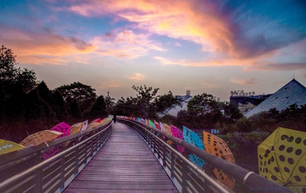 栈桥之上观晚霞