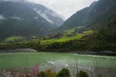 丙察察滇藏线  雾里村
