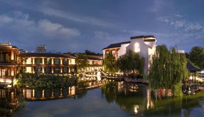 《人居舜庐自静雅》