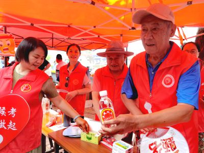 泉城义工高考献爱心 （4）