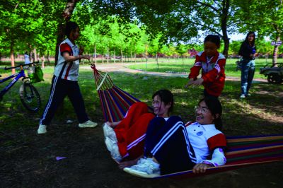 《欢乐荡秋千》