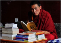 寺庙里学习的喇嘛