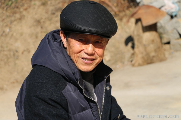 [原创]帽檐下的老小孩