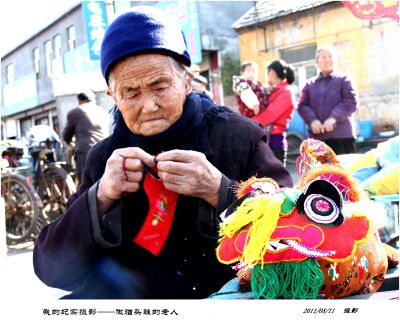 我的纪实摄影——做猫头鞋的老人