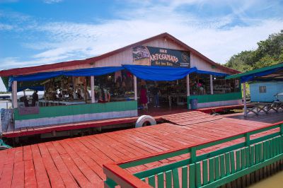 巴西亚马逊河印第安人水上浮动商店