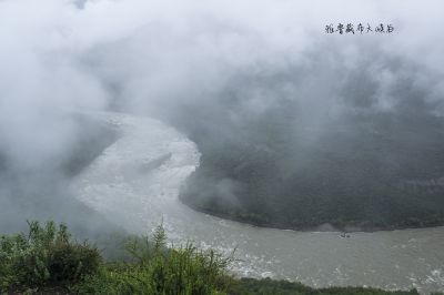 雅鲁藏布大峡谷。