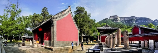 晨曦微瑕灵岩寺》