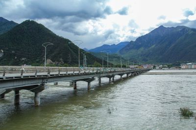 林芝大桥。