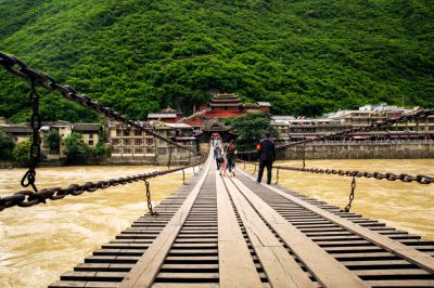 大渡河铁索桥；岁月的印记与时代的跨越。