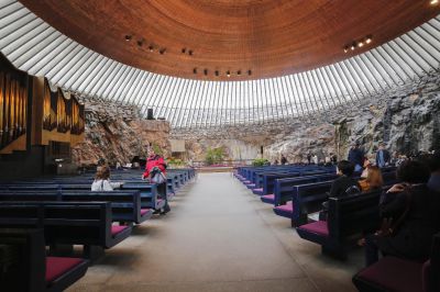 藏在岩石里的教堂