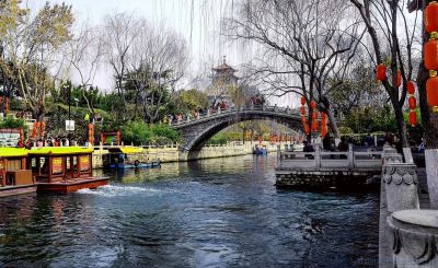 《流水潺潺护城河》