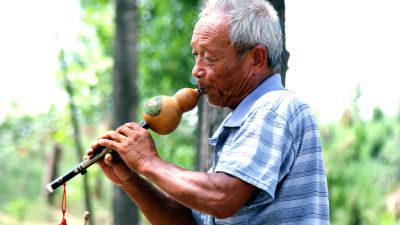 吹葫芦丝的老头