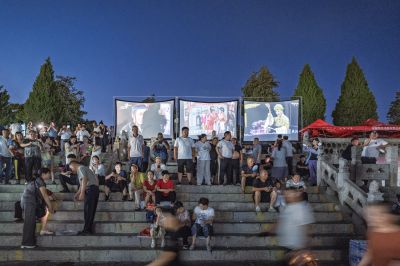 暖寿节上的人们