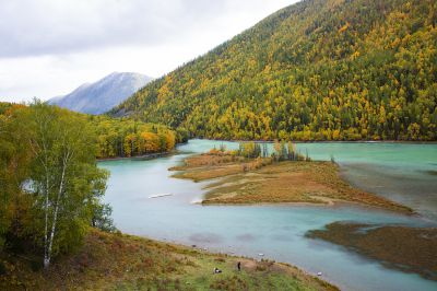 新疆北部秋色行摄之旅 —— 喀纳斯三湾之三卧龙湾