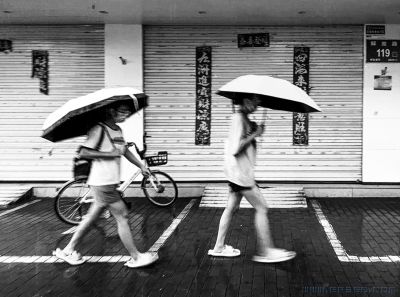 [原创]《雨中行》