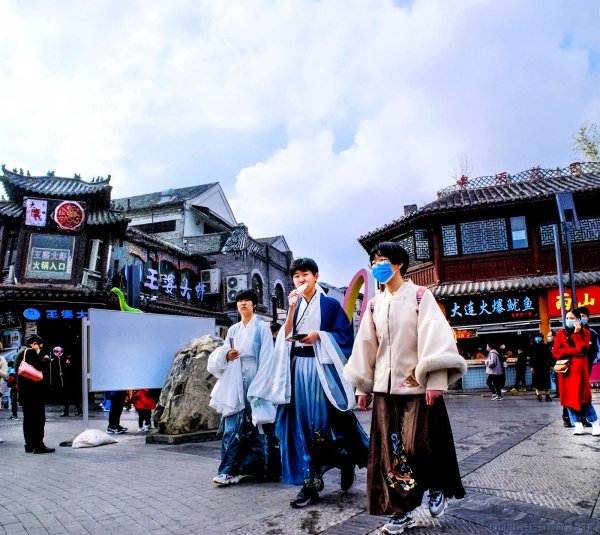 《老街尽刮汉唐风》