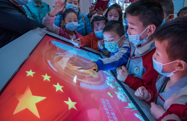 给祖国英雄点赞