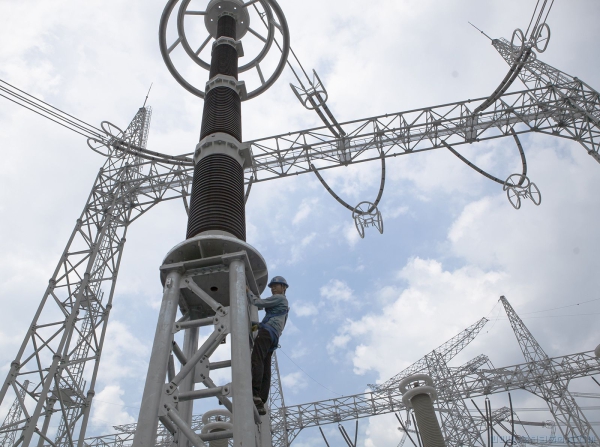 《泉城特高压变电站》