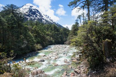 西藏墨脱风景在路上