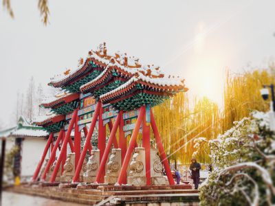 玉坊凝辉（大明湖南门牌坊）