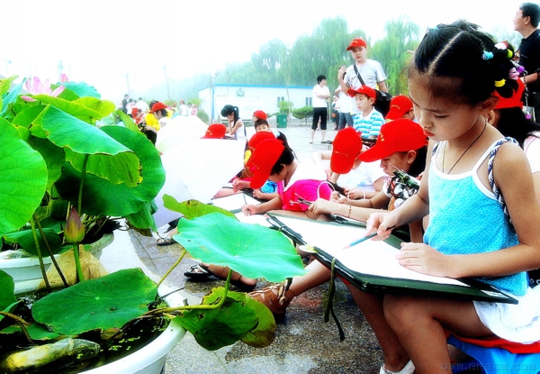 《稚笔描绘乡村美》