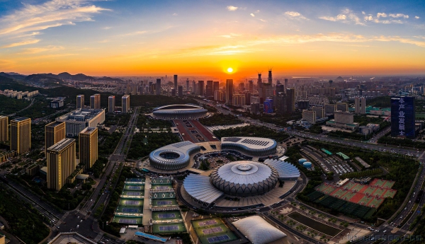 夕阳下的东荷西柳