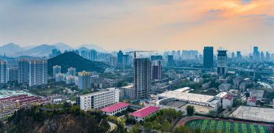 黄河岸边画泉城