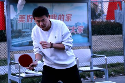 练乒乓球