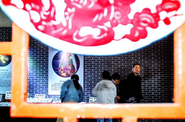 《走进民间艺术的殿堂》