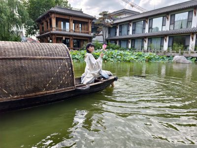 一池清荷映舜廬
