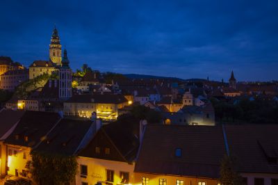 夜幕下的捷克克鲁姆洛夫小镇