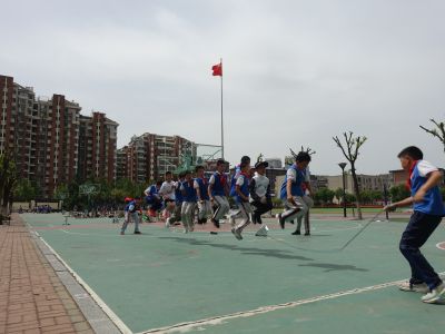洪家楼第三小学的运动会-跳大绳