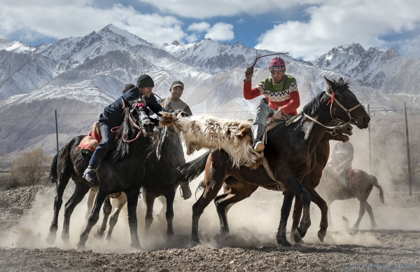南疆塔吉克族叼羊
