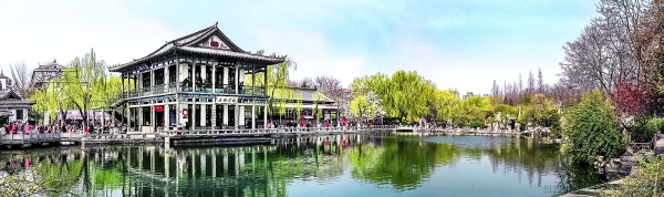 《春风又醉五龙潭》