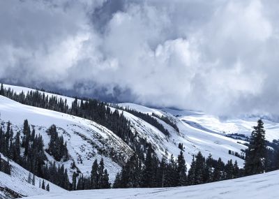 喀拉峻草原的雪域风情
