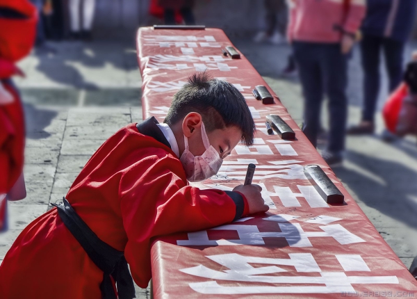 《同胞情义似海深》