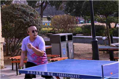 打乒乓球的